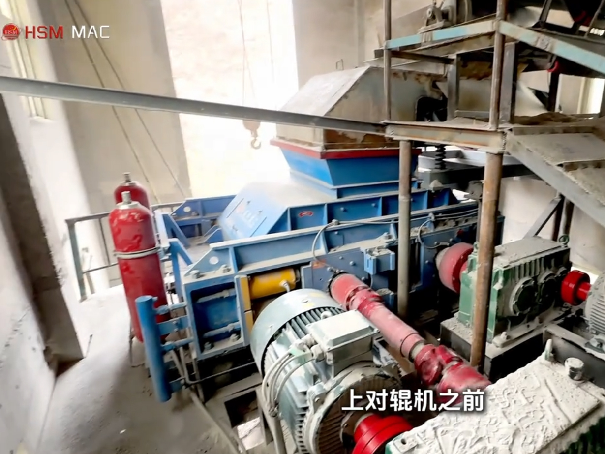 洛陽金礦破碎用對(duì)輥破碎機(jī)生產(chǎn)現(xiàn)場